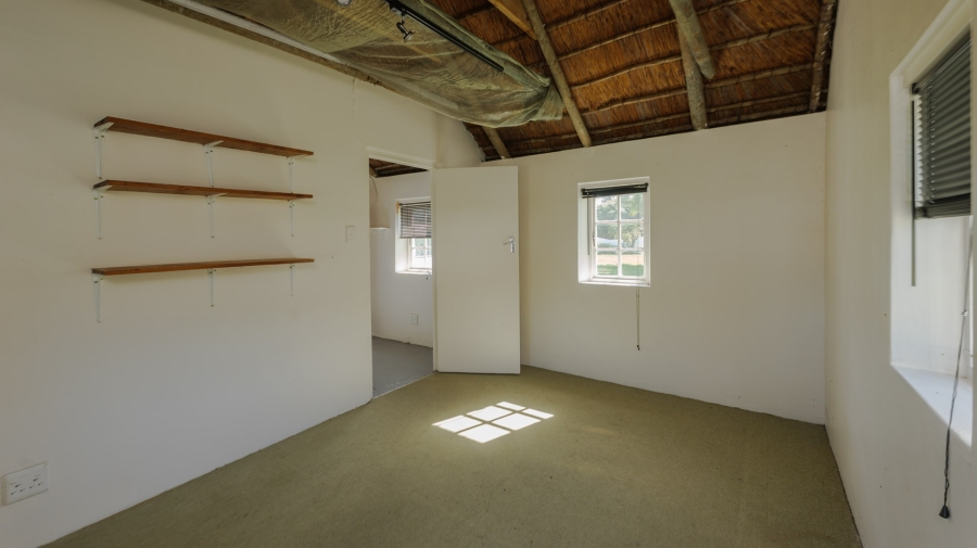 To Let 4 Bedroom Property for Rent in Struisbaai Western Cape